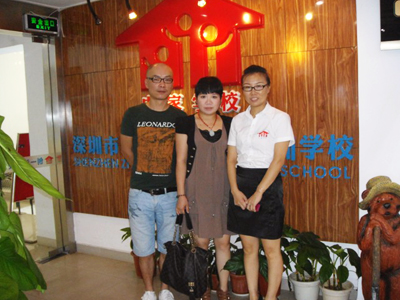 ��˾�����˺��мҼ�����ѧУ������һ����Ӱ